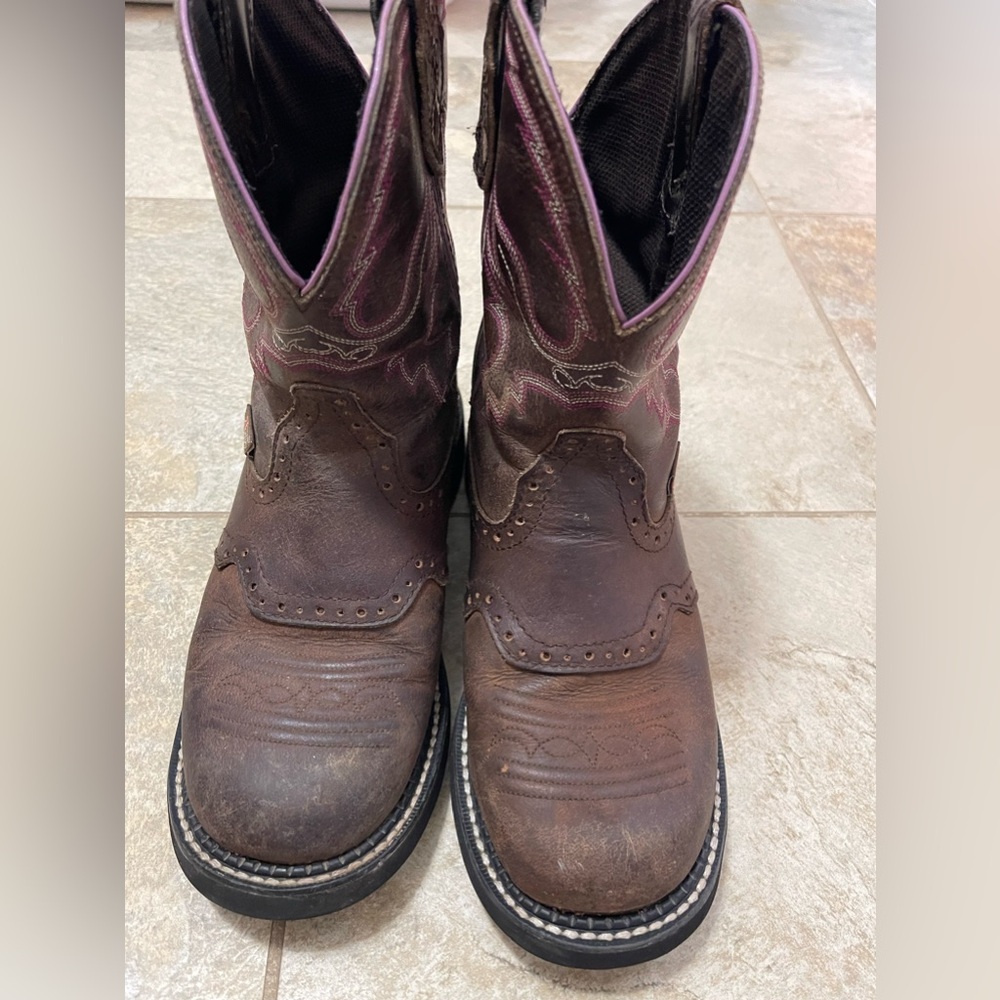 Justins round toe boots 8B for women